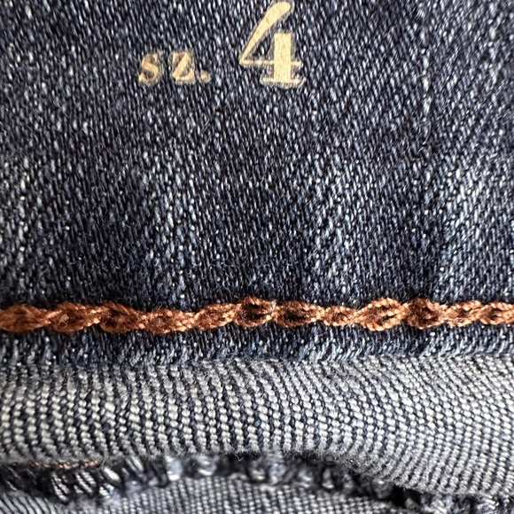 White House Black Market Slim Jeans Size 4
Dark Wash Stretch Denim - Picture 6 of 10